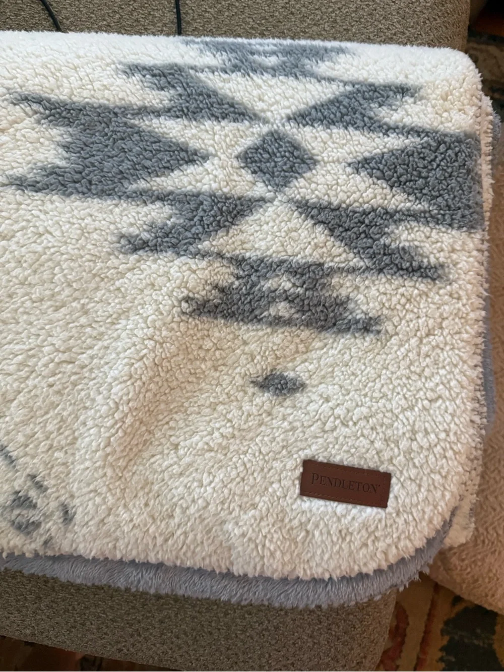 Pendleton Aztec Southwest Sherpa Fleece Throw Blanket Gray & Cream 50x70
